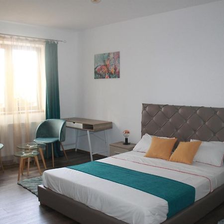 Studio Turquoise Victoria Bucarest Esterno foto